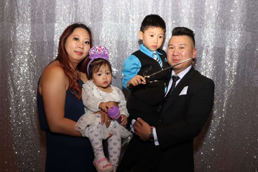 Family Photo - Kids Love Brampton Photo Booth-min