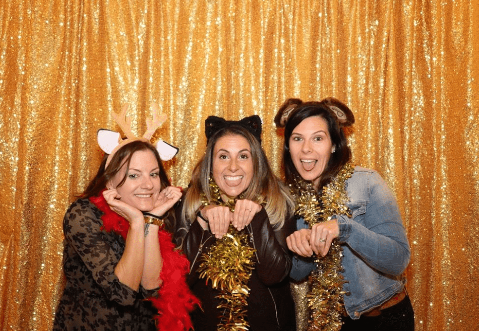 Girls Photo Golden backdrop - Oakville photo booth-