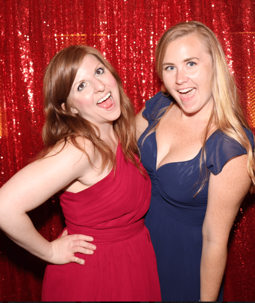 Girl duo - Niagara Falls photo booth