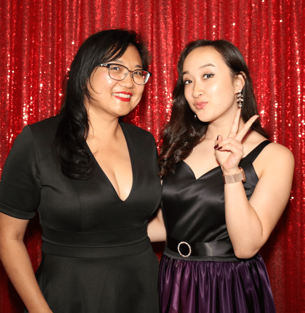 Black girls duo - Tips For Hiring Toronto Photo Booth-min