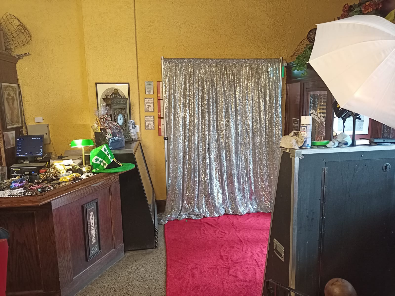 Mirror Me Mississauga Photo Booth for Rent